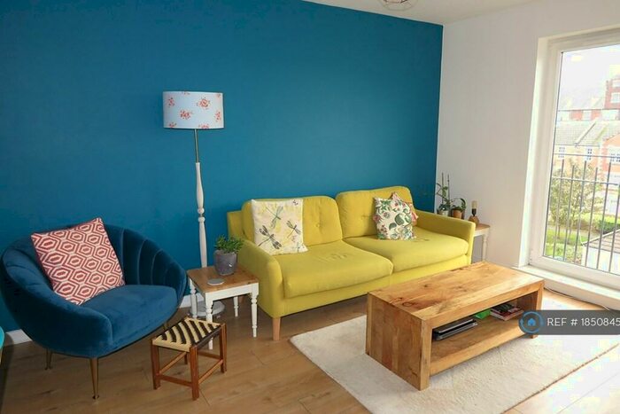 2 Bedroom Flat To Rent In Salamander Court, Edinburgh, EH6