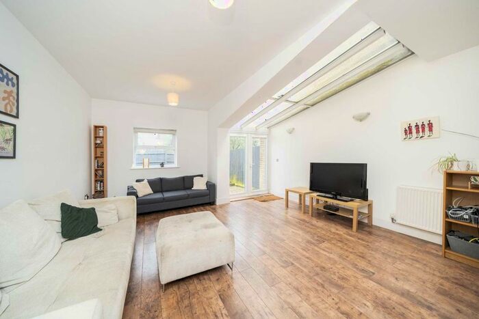 5 Bedroom Terraced House To Rent In Langroyd Road, London, SW17