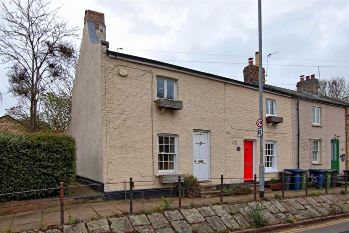 2 Bedroom Terraced House To Rent In Shelly Row, Cambridge, CB3