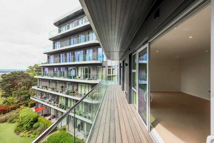 2 Bedroom Apartment For Sale In Mount Road, Poole, Dorset, BH14