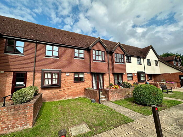 1 Bedroom Flat For Sale In Tilley Close, Willow Grange, Hoo, Rochester, ME3