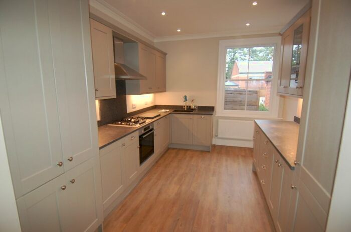 3 Bedroom Flat To Rent In Station Road, Hampton, TW12