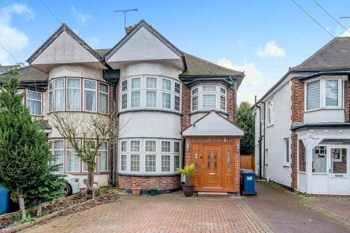 4 Bedroom Semi-Detached House To Rent In Hall Lane, Hendon, NW4