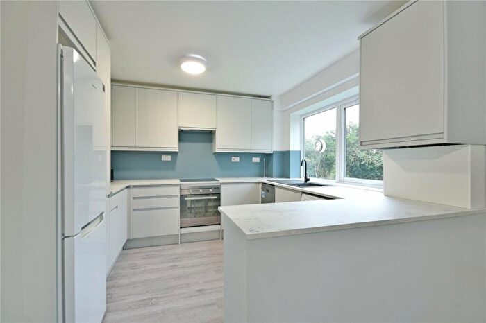 2 Bedroom Flat To Rent In Freshfield Drive, Southgate, N14