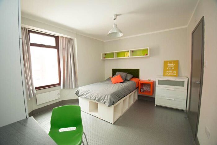 Studio To Rent In Park Street, Luton, Bedfordshire, LU1