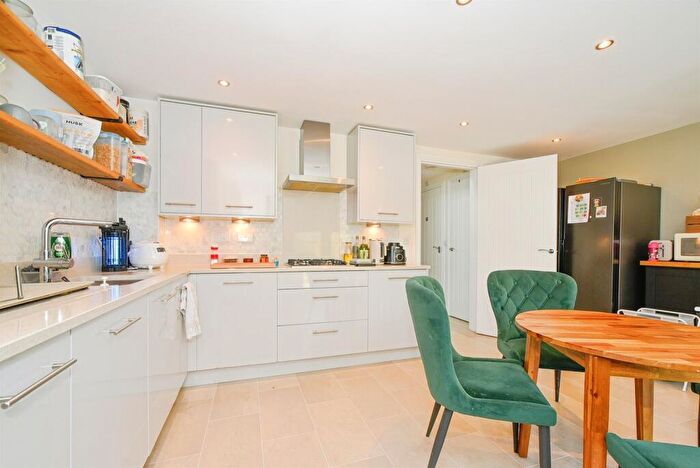 4 Bedroom End Of Terrace House For Sale In Homington Terrace, Swindon, SN3