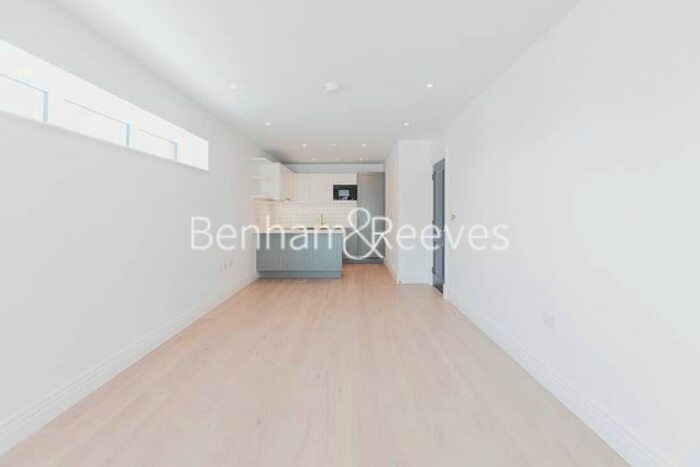 2 Bedroom Flat To Rent In Filmworks Walk, Ealing, W5