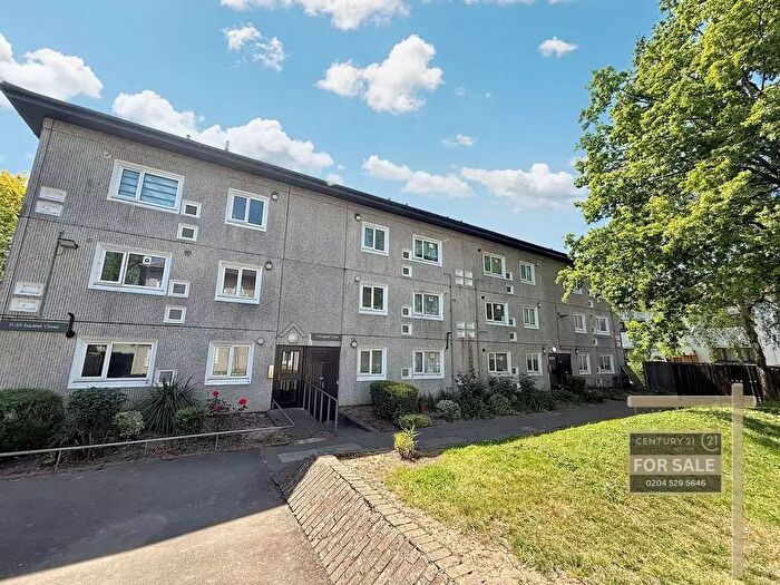 1 Bedroom Flat For Sale In Squirrel Close, Hounslow, TW4