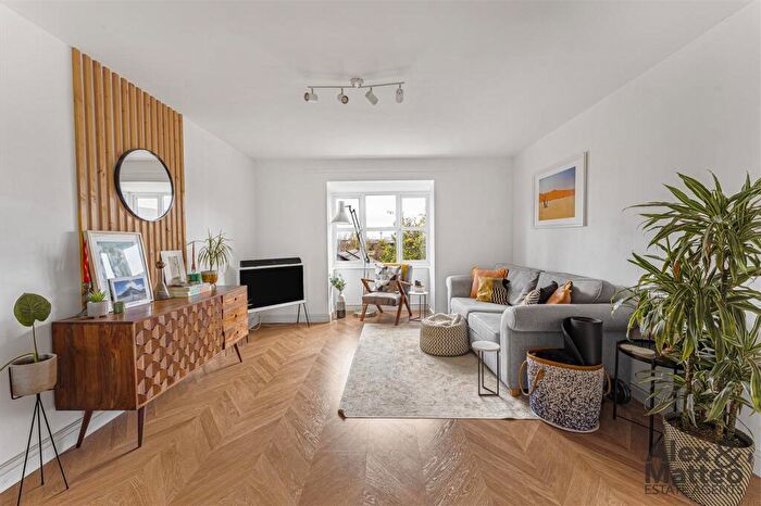 2 Bedroom Flat For Sale In Lowry Court, Bermondsey, SE16