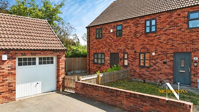 3 Bedroom Semi-Detached House For Sale In A Beautifully Presented Home In The Heart Of The Village On Butchers Mews, DN22