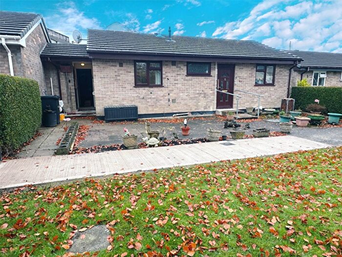 2 Bedroom Bungalow For Sale In Pengeulan, Llanidloes, Powys, SY18