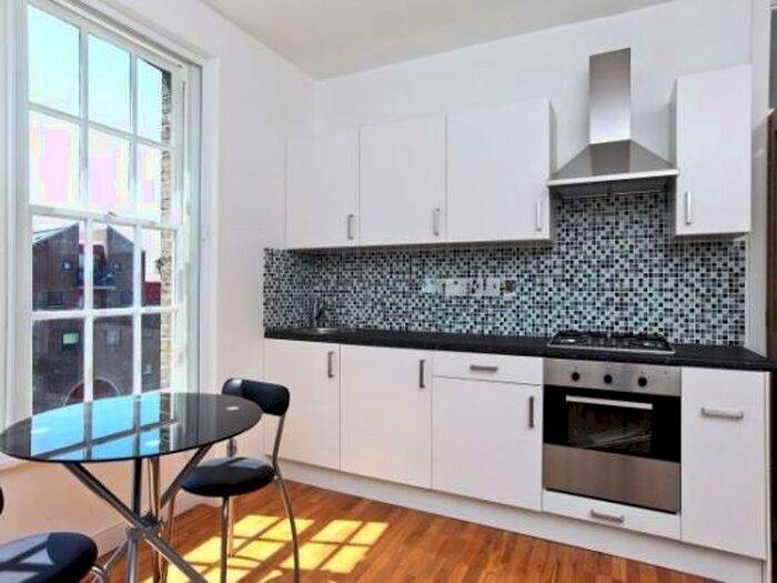 2 Bedroom Flat To Rent In The HighWay, Wapping, Tower Hill, Canary Wharf, Limehouse, London, E1W