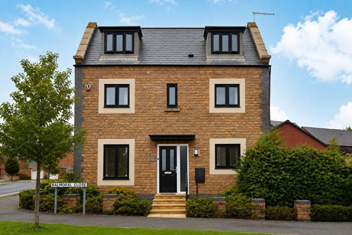 4 Bedroom Link Detached House For Sale In Balmoral Close, Northampton, NN5