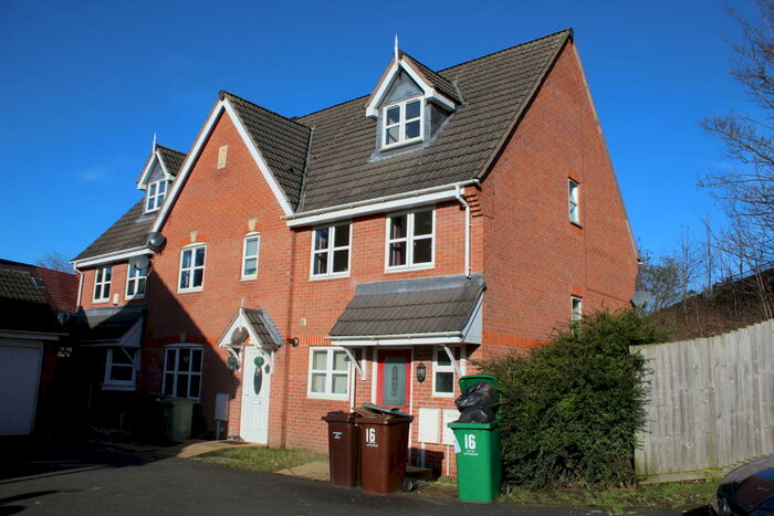 3 Bedroom Town House To Rent In Marsden Close, NG6