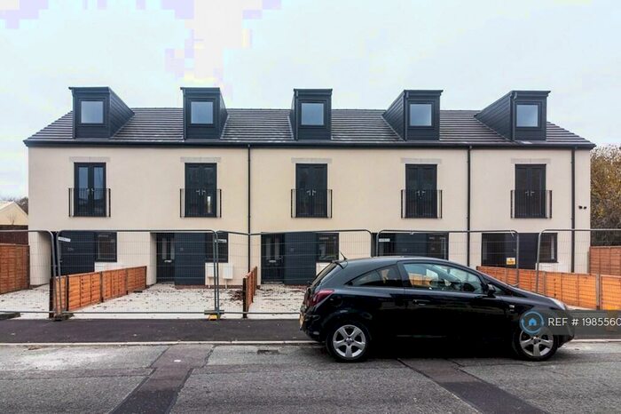 4 Bedroom Terraced House To Rent In - A, Rochdale, Manchester, OL12