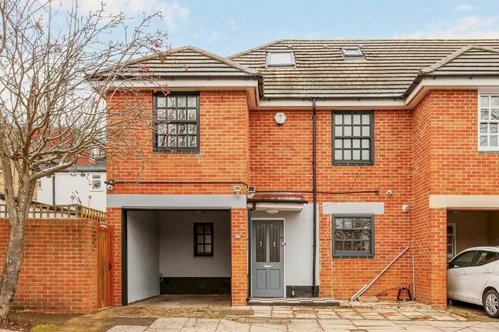 4 Bedroom End Of Terrace House To Rent In Bostonthorpe Road, Hanwell, London, W7