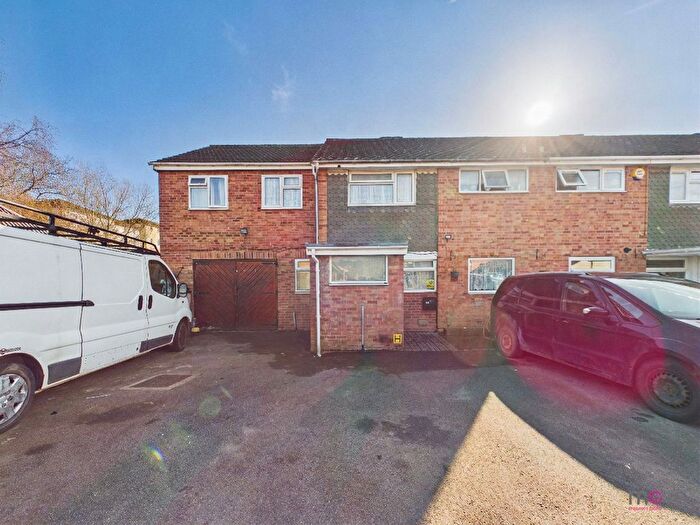 5 Bedroom Semi Detached House For Sale In Imjin Road, Cheltenham, GL52