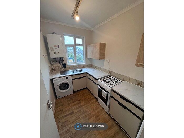 3 Bedroom Flat To Rent In High St, London, SE20