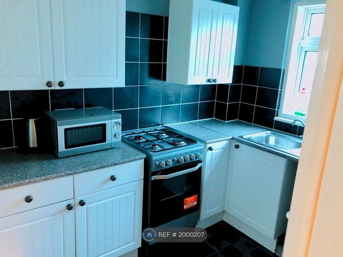 2 Bedroom Flat To Rent In Whitley Close, Stanwell, Staines-Upon-Thames, TW19