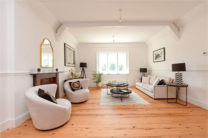3 Bedroom Flat For Sale In Oakley Gardens, Merstham, RH1