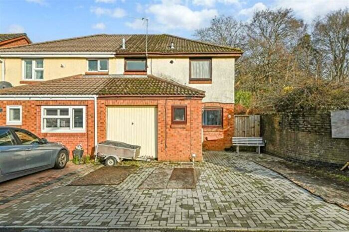 3 Bedroom Semi-Detached House For Sale In Harkness Drive, Waterlooville, PO7