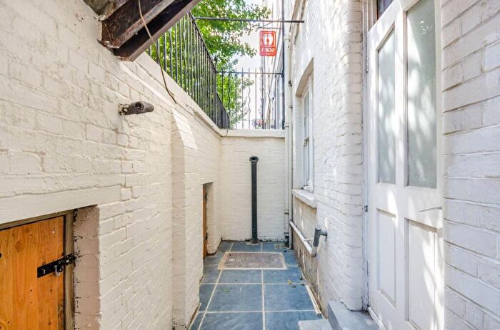 2 Bedroom Flat To Rent In Bell Street, Baker Street, London, NW1