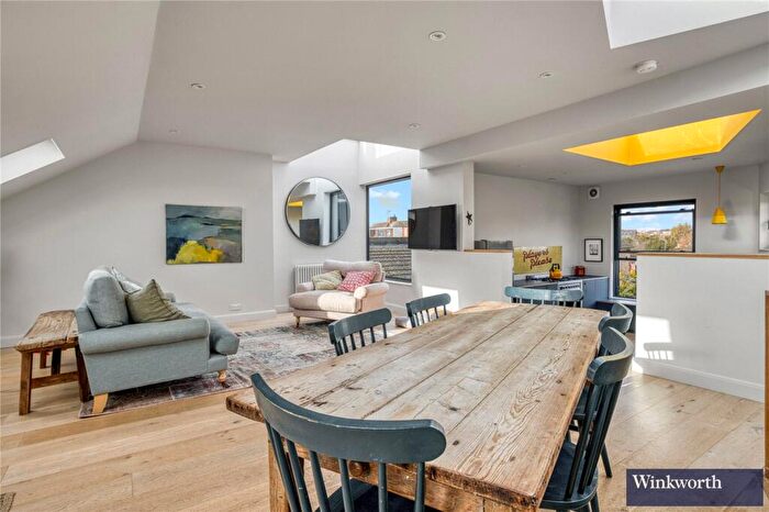 3 Bedroom Apartment For Sale In Leighton Gardens, London, NW10