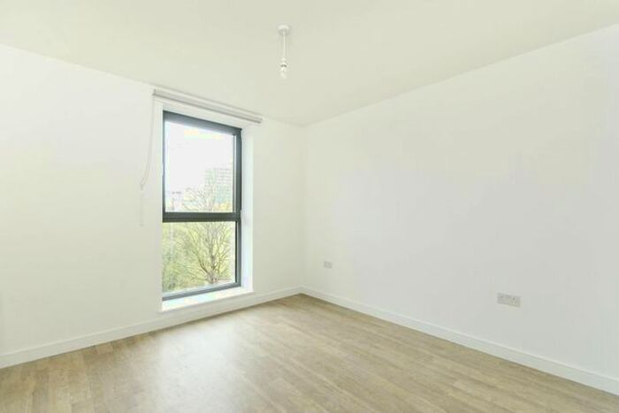 1 Bedroom Flat To Rent In Kingfisher Heights, Silvertown, London, E16