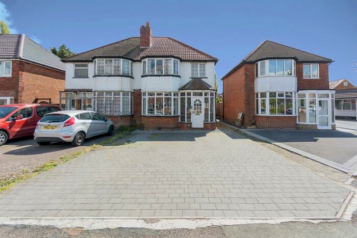 3 Bedroom Semi-Detached House To Rent In Beeches Avenue, Birmingham, B27