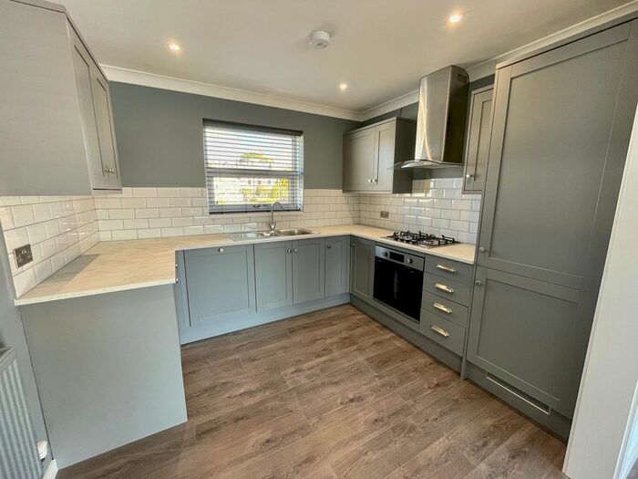 2 Bedroom Flat To Rent In Newton, Porthcawl, CF36