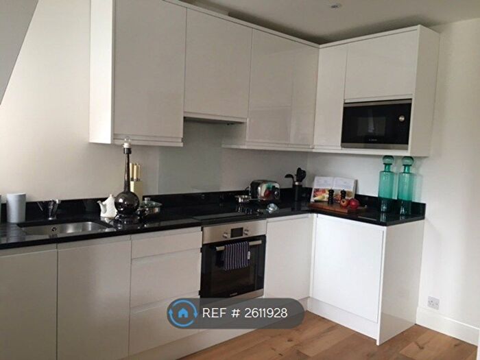 3 Bedroom Flat To Rent In Wandsworth Road, London, SW8