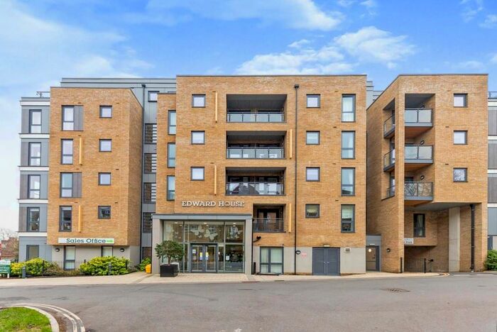 1 Bedroom Flat To Rent In Pegs Lane, Hertford, SG13