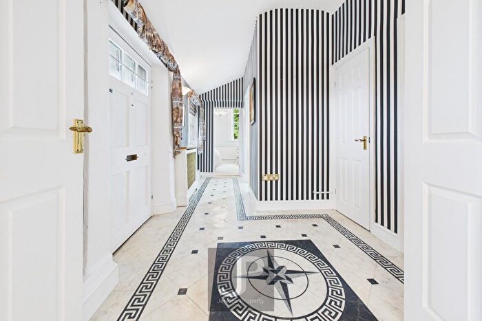 1 Bedroom Flat To Rent In Coxtie Green Road, Pilgrims Hatch, Brentwood, CM14