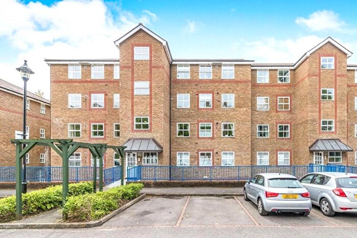 2 Bedroom Flat To Rent In River Bank Close, Maidstone, Kent, ME15