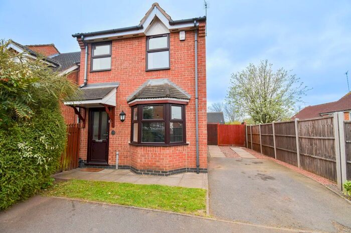 3 Bedroom Semi-Detached House To Rent In Mallow Close, Hamilton, Leicester, LE5