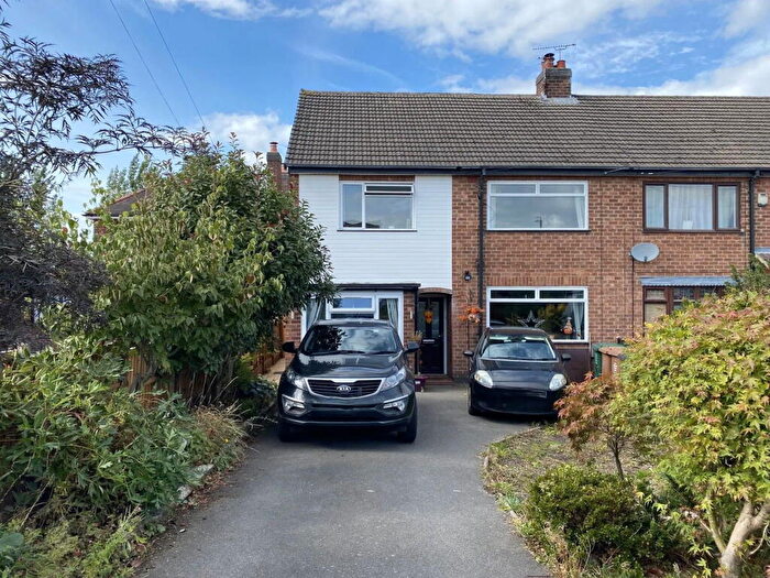 4 Bedroom Semi-Detached House For Sale In Westfield Road, Swadlincote, DE11