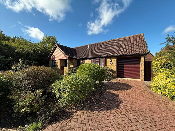 3 Bedroom Bungalow For Sale In Wheatfield Way, Langdon Hills, Essex, SS16