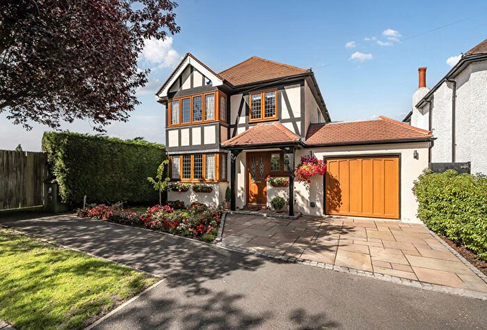 3 Bedroom Detached House For Sale In Cosdach Avenue, Wallington, Surrey, SM6