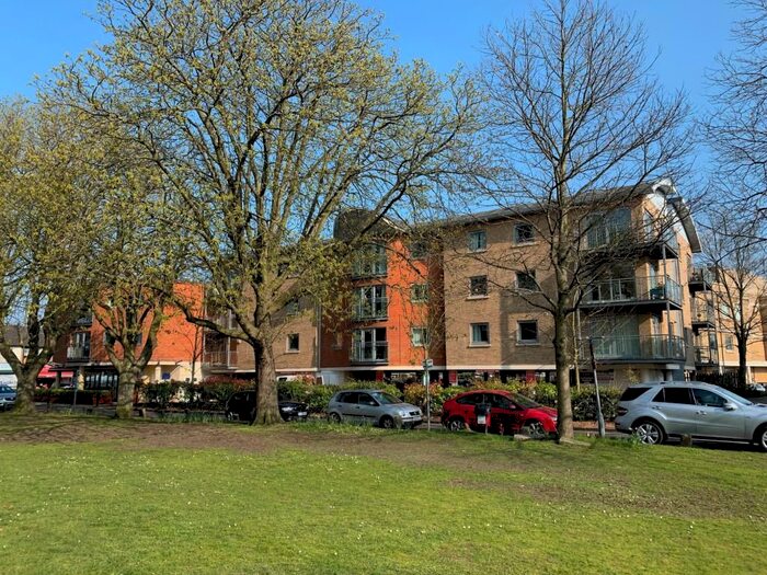 2 Bedroom Flat To Rent In Kings Court, Hersham Road, Walton-On-Thames, Surrey, KT12