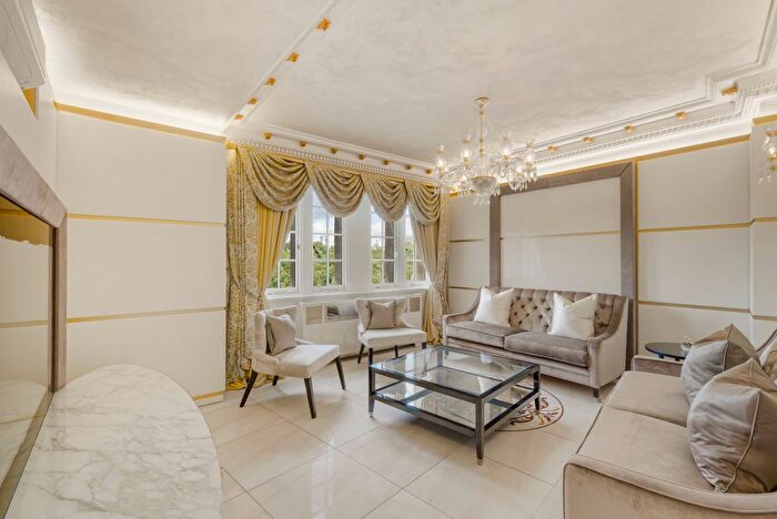 3 Bedroom Flat To Rent In Knightsbridge, London, SW1X
