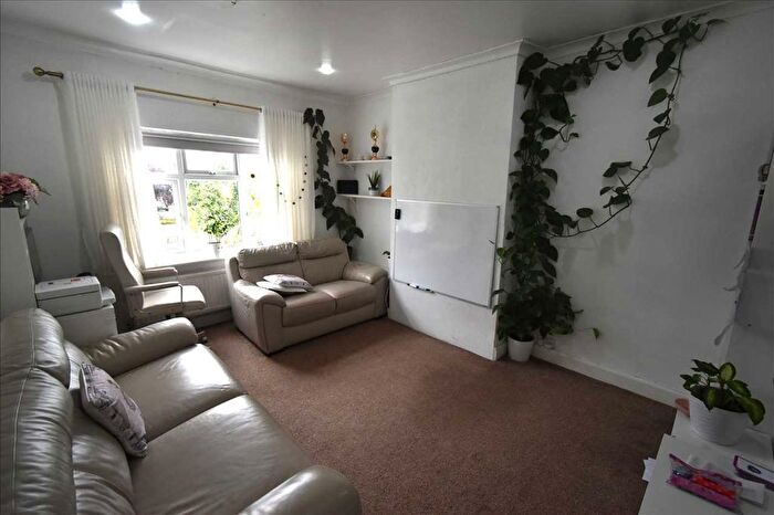 3 Bedroom Flat To Rent In Princesses Parade, Waterside, Crayford, Dartford, DA1