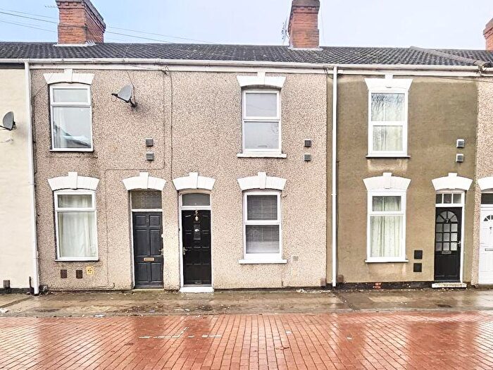 2 Bedroom Terraced House For Sale In New Cartergate, Grimsby, DN31