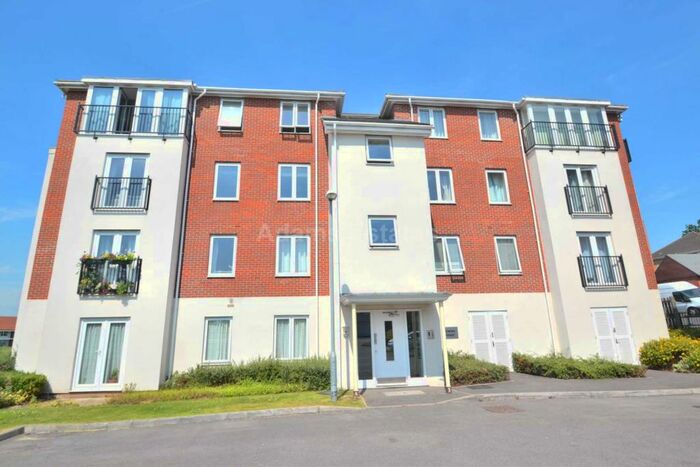 2 Bedroom Flat To Rent In Thames House, Regis Park Road, RG6