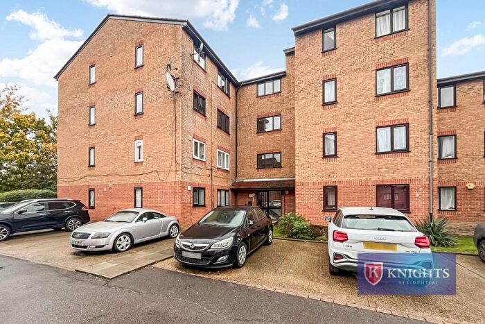 1 Bedroom Flat For Sale In Streamside Close, London, N9