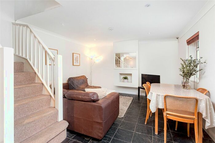 3 Bedroom Mews To Rent In Coningham Mews, London, W12