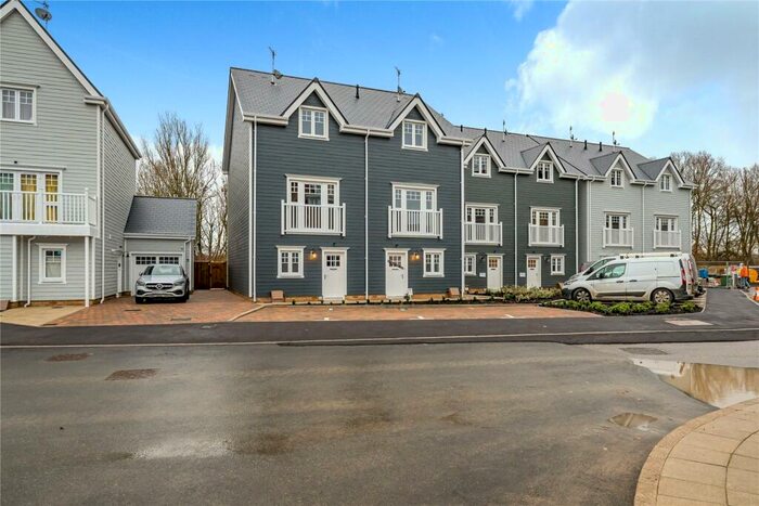 4 Bedroom End Of Terrace House To Rent In Maine Street, Reading, RG2