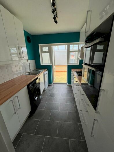 3 Bedroom Semi-Detached House To Rent In Windermere Drive, Rainham, ME8