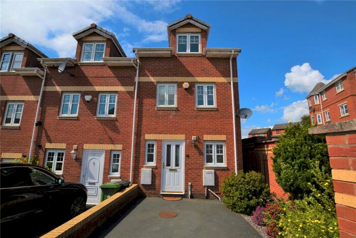 3 Bedroom Town House To Rent In Crow Nest Mews, Leeds, LS11