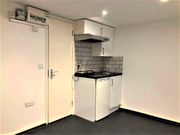 Studio To Rent In Middle Street -, P11