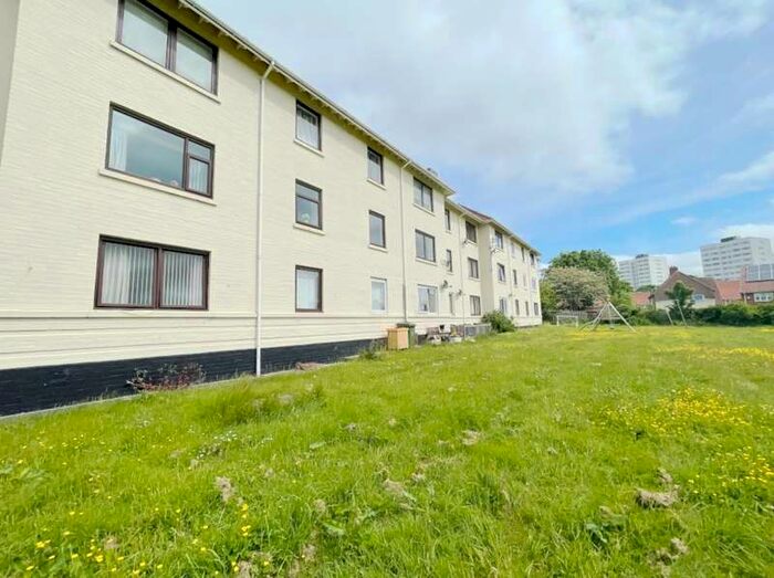 Houses for sale & to rent in NE9 5HP, Dryden Road, Low Fell Gateshead